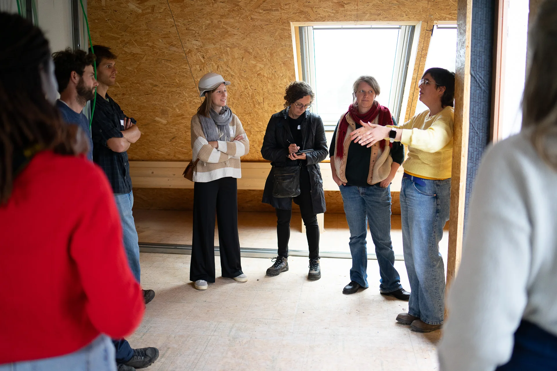 Visite commentée du chantier dans la pièce à ossature bois
