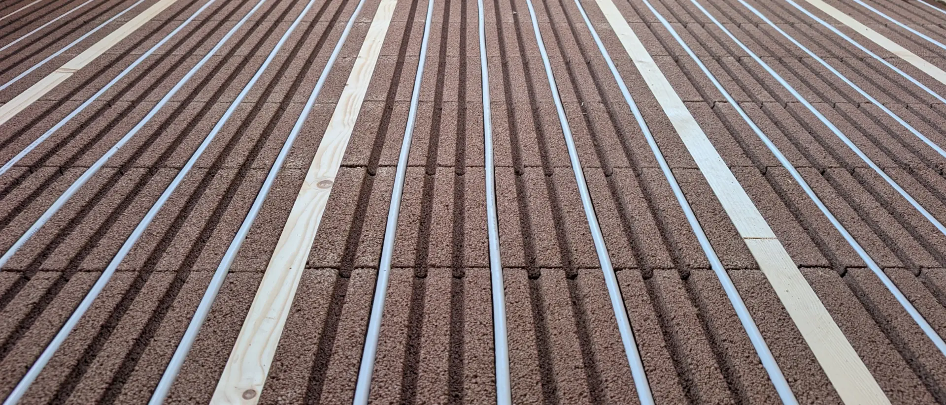 Plancher Lithotherm posé, dalles de pierre naturelle vues en perspective